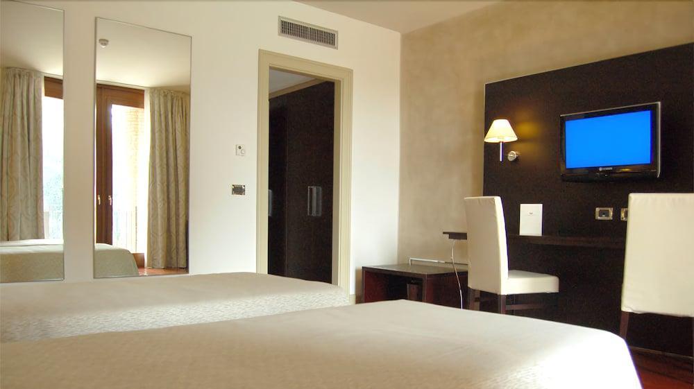Cremona Palace Hotel Costa Sant'Abramo ภายนอก รูปภาพ