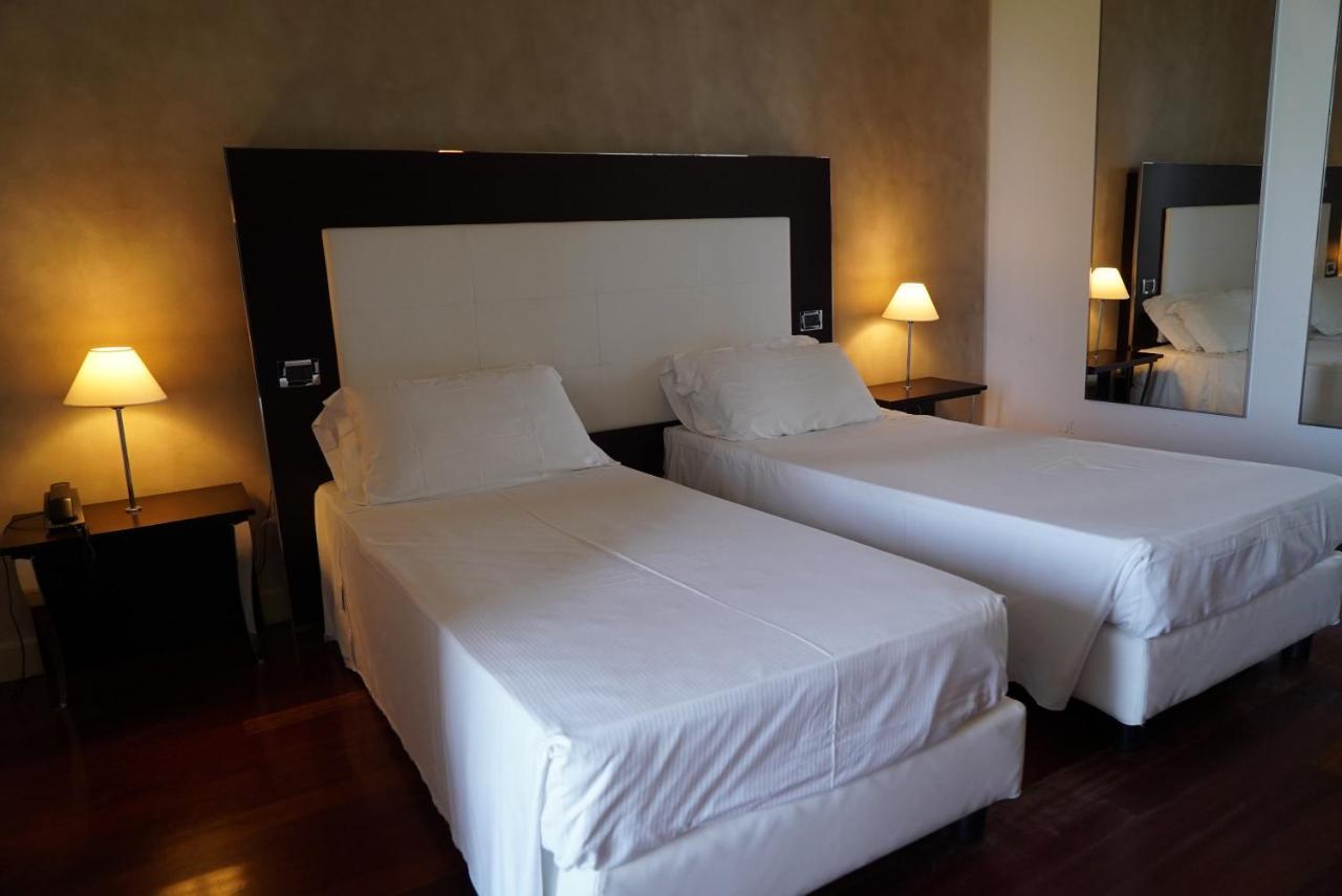 Cremona Palace Hotel Costa Sant'Abramo ภายนอก รูปภาพ