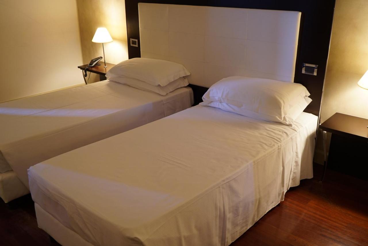 Cremona Palace Hotel Costa Sant'Abramo ภายนอก รูปภาพ