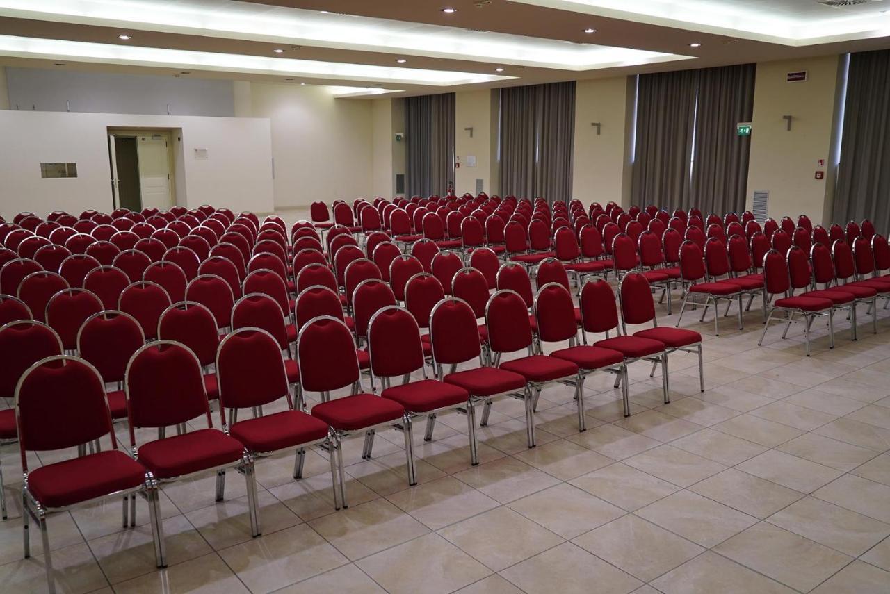 Cremona Palace Hotel Costa Sant'Abramo ภายนอก รูปภาพ