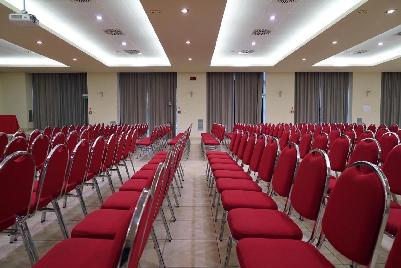 Cremona Palace Hotel Costa Sant'Abramo ภายนอก รูปภาพ