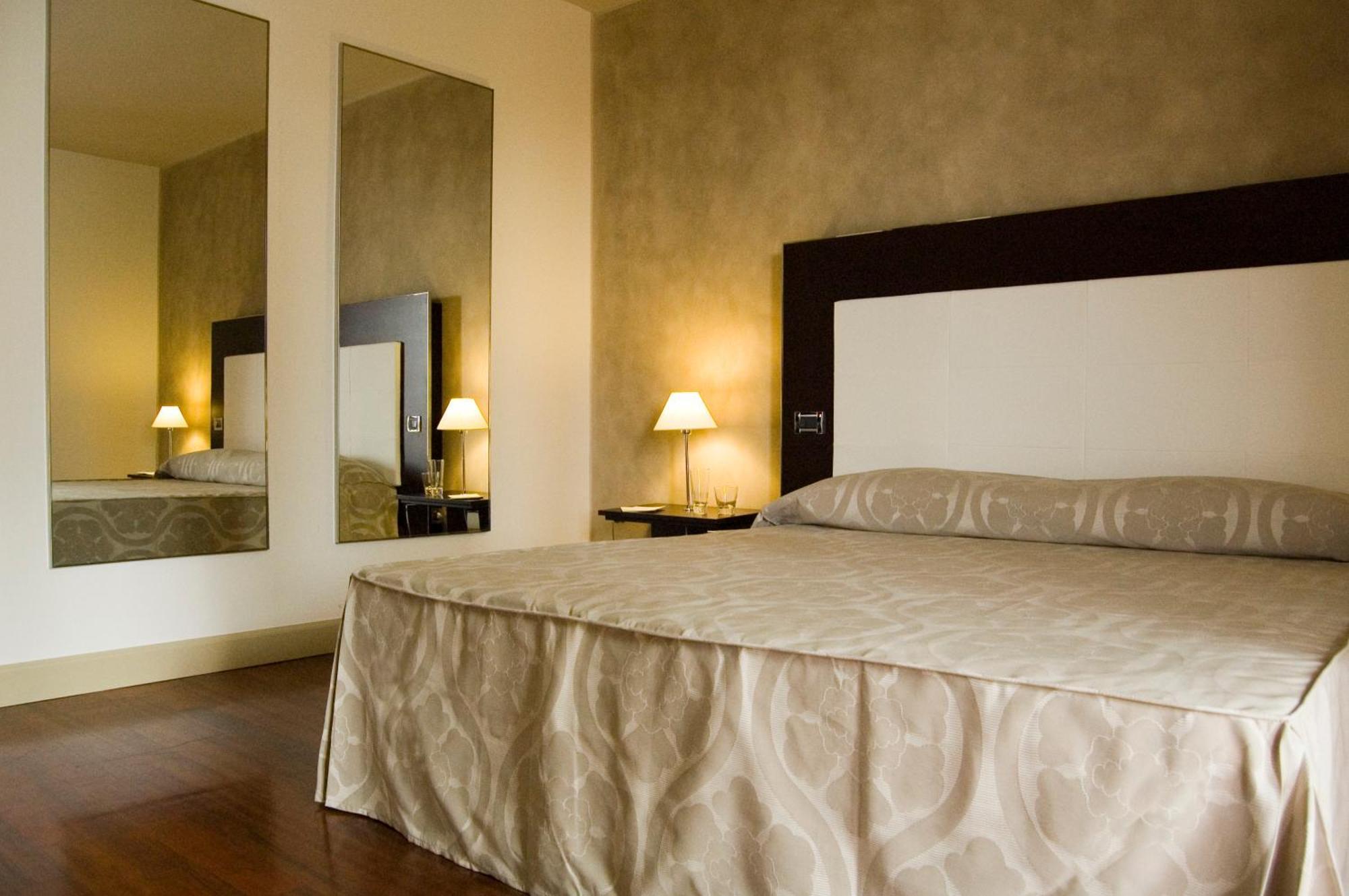 Cremona Palace Hotel Costa Sant'Abramo ภายนอก รูปภาพ