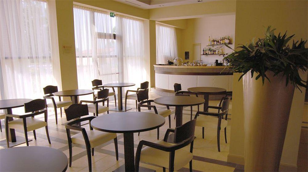 Cremona Palace Hotel Costa Sant'Abramo ภายนอก รูปภาพ