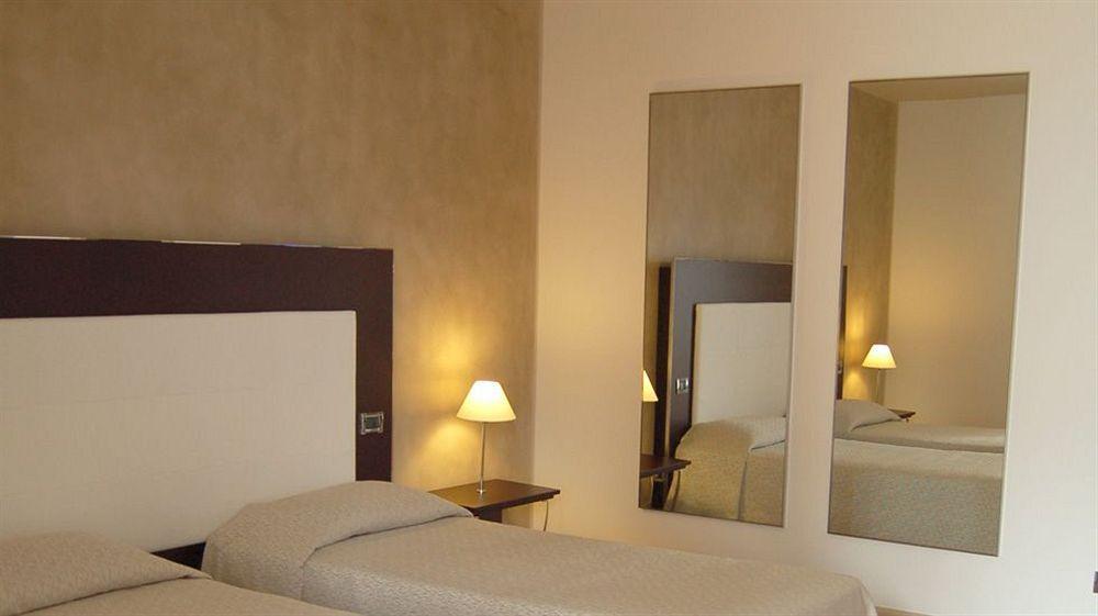 Cremona Palace Hotel Costa Sant'Abramo ภายนอก รูปภาพ