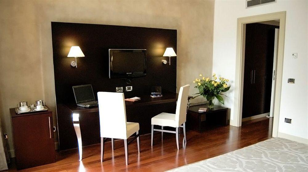 Cremona Palace Hotel Costa Sant'Abramo ภายนอก รูปภาพ