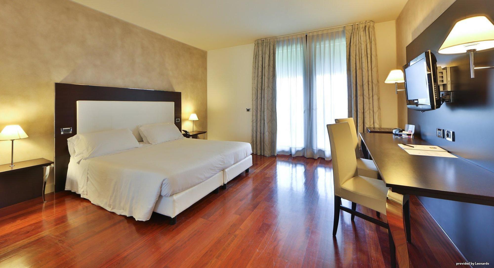 Cremona Palace Hotel Costa Sant'Abramo ภายนอก รูปภาพ